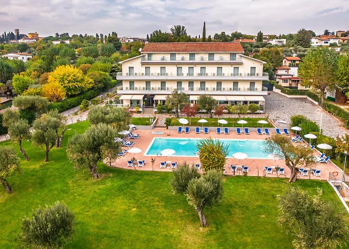 Centraal gelegen hotel: Hotel Villa Paradiso Suite